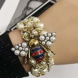 Gucci STYLE Bee Statement Bracelet, New